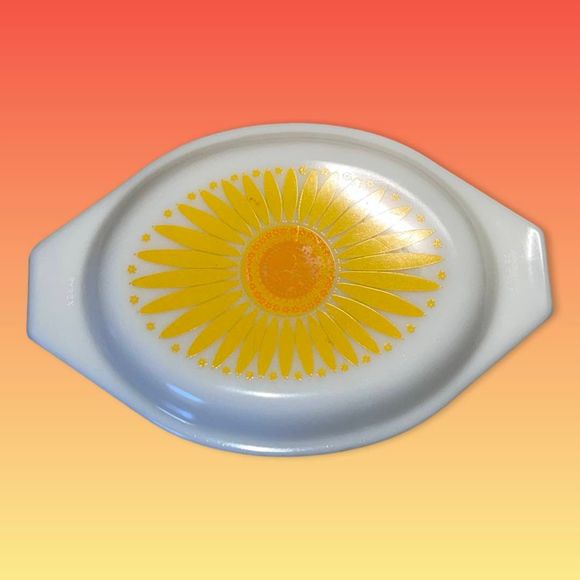 Vintage Pyrex Daisy Casserole Set, Sunflower Citrus Orange Casserole Dish & Lid - Picture 5 of 8